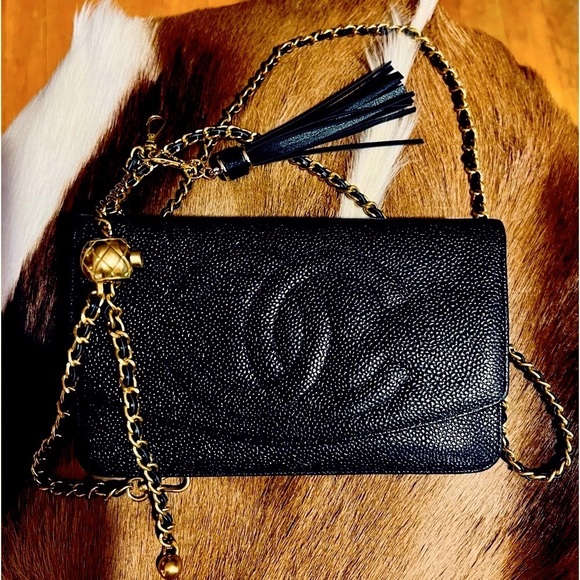 🚫SOLD🚫CHANNEL CLUTCH 3Way💥BE ON TREND BUT NOT BROKE💥Big Savings💰EUC GORG💥 - Picture 9 of 16